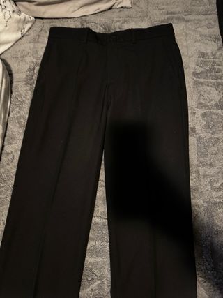 Traje Negro Zara y Camisa Blanca H&M