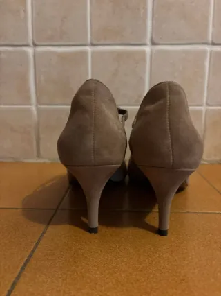 Décolleté Lola Cruz beige