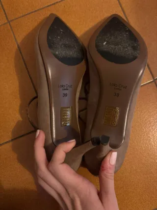 Décolleté Lola Cruz beige