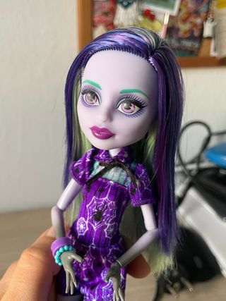 Monster High Twyla Coffin Bean