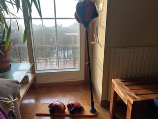 Saco de boxeo infantil con guantes