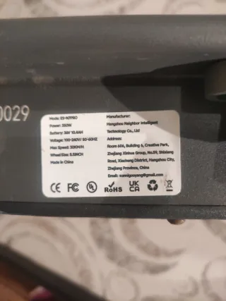 Patinete Eléctrico Gris.