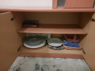 Mueble de comedor madera y cristal