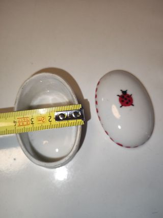 Antigua cajita joyero cerámica mariquitas años 80.