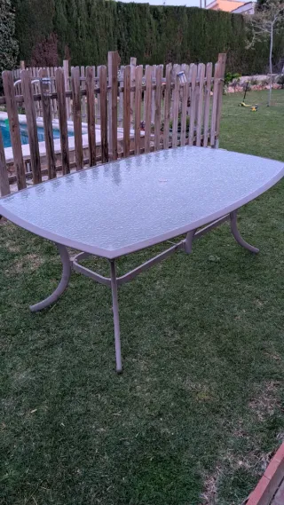 Mesa de jardín cristal y metal gris