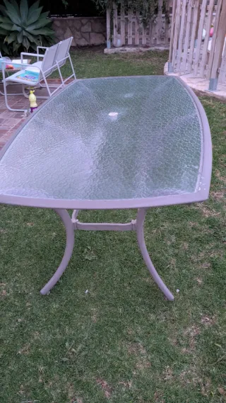 Mesa de jardín cristal y metal gris