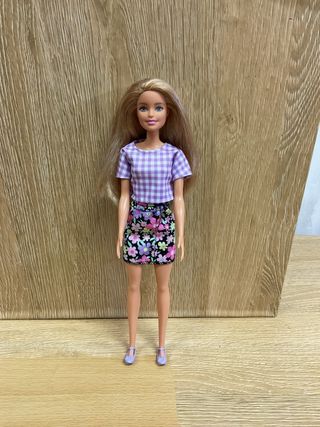Barbie Fashionista con gonna floreale