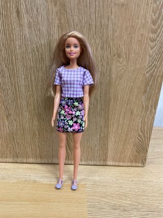 Barbie Fashionista con gonna floreale