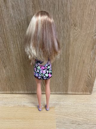 Barbie Fashionista con gonna floreale