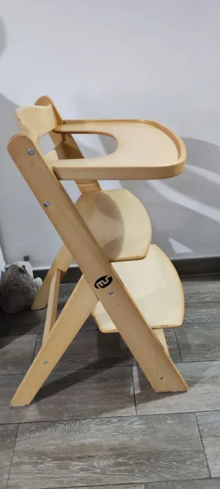 Trona de madera para bebé