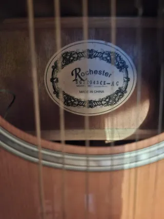Guitarra semi-acústica Rochester