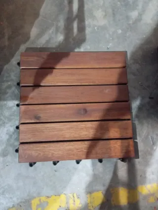 Confezione da 10 piastrelle in legno di acacia NOD