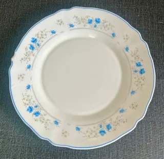 Plato Arcopal Flores Azules y Blancas