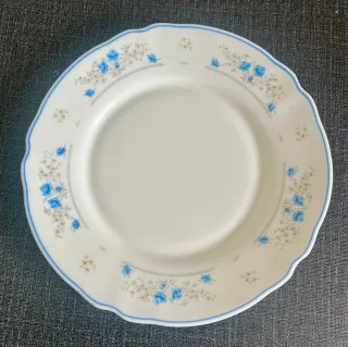 Plato Arcopal Flores Azules y Blancas