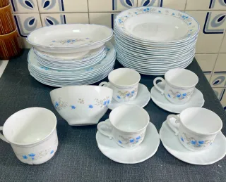 Plato Arcopal Flores Azules y Blancas