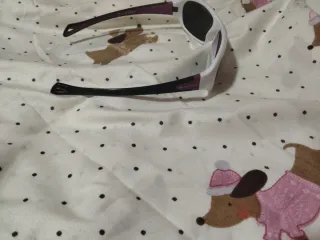 Gafas de sol infantiles blancas y rosas