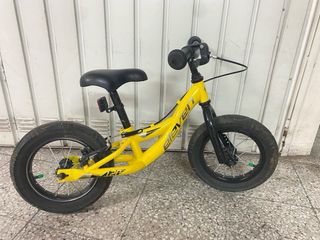 Bicicleta infantil sin pedales con freno trasero