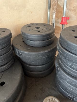 Pack gimnasio completo +100kg pesas, barras, banco