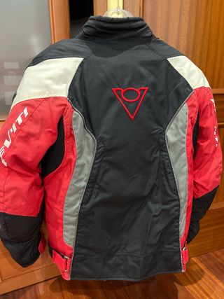 Cazadora de moto negra y roja. Talla m
