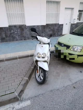 Vende yamaha Neo con motor roto 4 tiempo