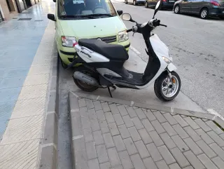 Vende yamaha Neo con motor roto 4 tiempo