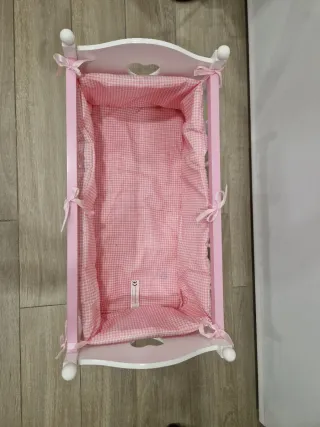 Cuna de madera para muñecas