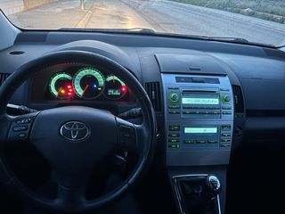 Toyota Corolla Verso 2.2 Sol 136 cv
