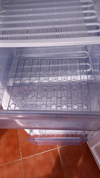 Congelador vertical blanco