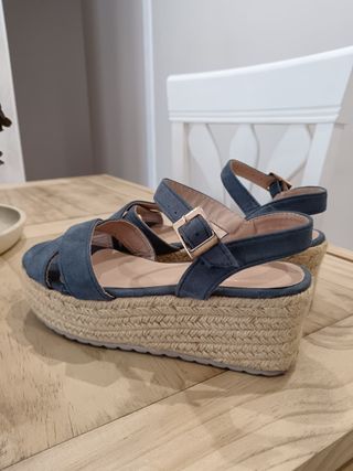 Sandalias cuña azul yute
