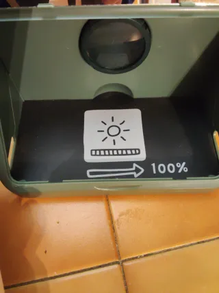 Proyector gris y verde