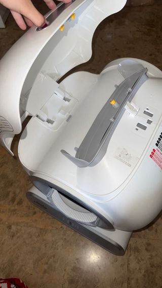 Arenero automático para gatos