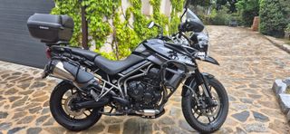 Triumph Tiger 800 XRX Negra con Maletas y Baúl
