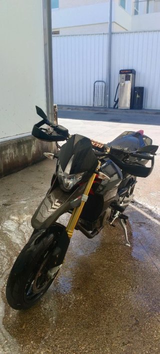 Aprilia SMV 750 Dorsoduro Factory supermotard negr