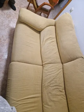 Sofá amarillo tela