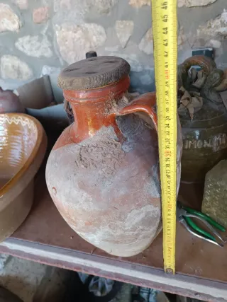 Tinaja antigua de barro