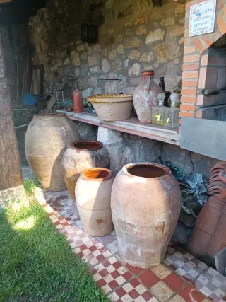 Tinaja antigua de barro