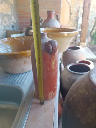 Tinaja antigua de barro