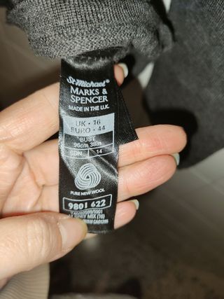 Jersey punto cuello pico hombre gris