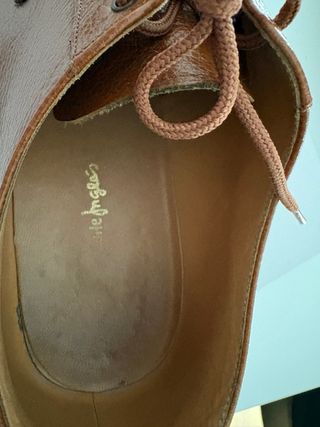 Zapatos de vestir marrones con cordones