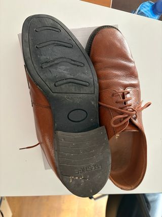 Zapatos de vestir marrones con cordones