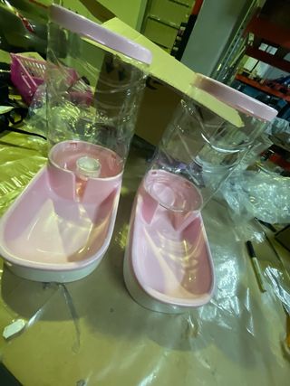 Dispensatore automatico di cibo e acqua per animali domestici