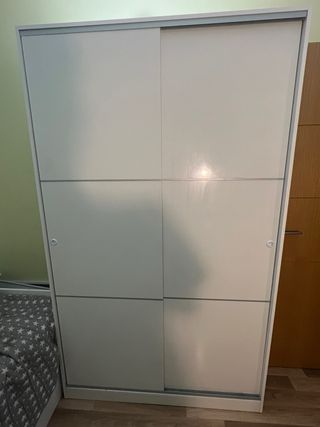 Armario corredero metálico blanco