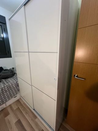 Armario corredero metálico blanco