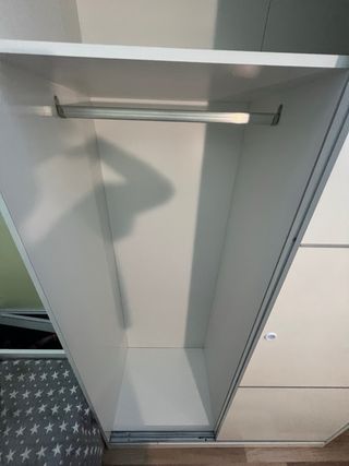 Armario corredero metálico blanco