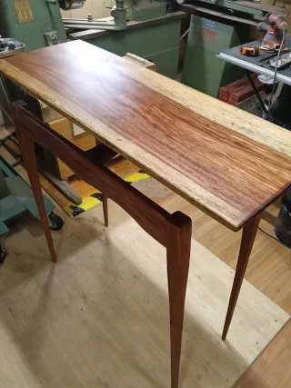 Conjunto de entrada. Aparador y espejo