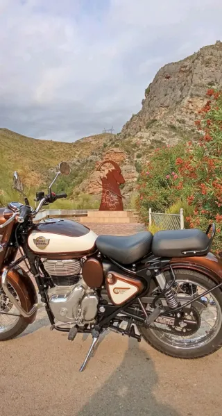 Royal Enfield Classic 350 Marrón/Beige