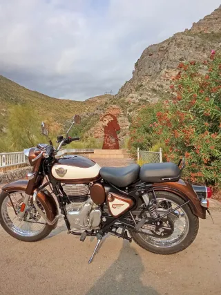 Royal Enfield Classic 350 Marrón/Beige