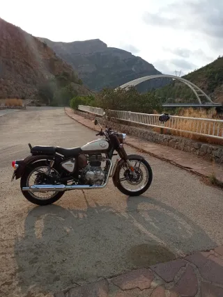 Royal Enfield Classic 350 Marrón/Beige