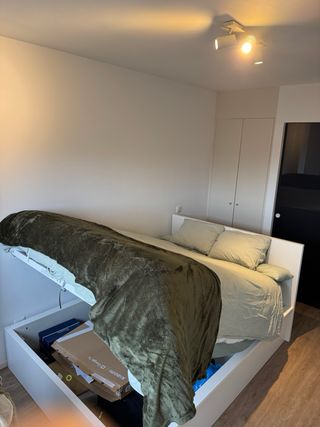 Canapé Malm y Colchón Valevag con Cojines