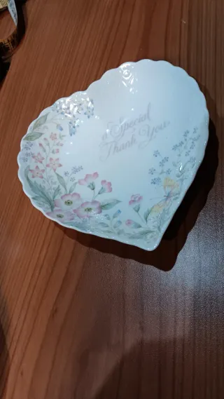 Ciotola a forma di cuore Narumi Bone China